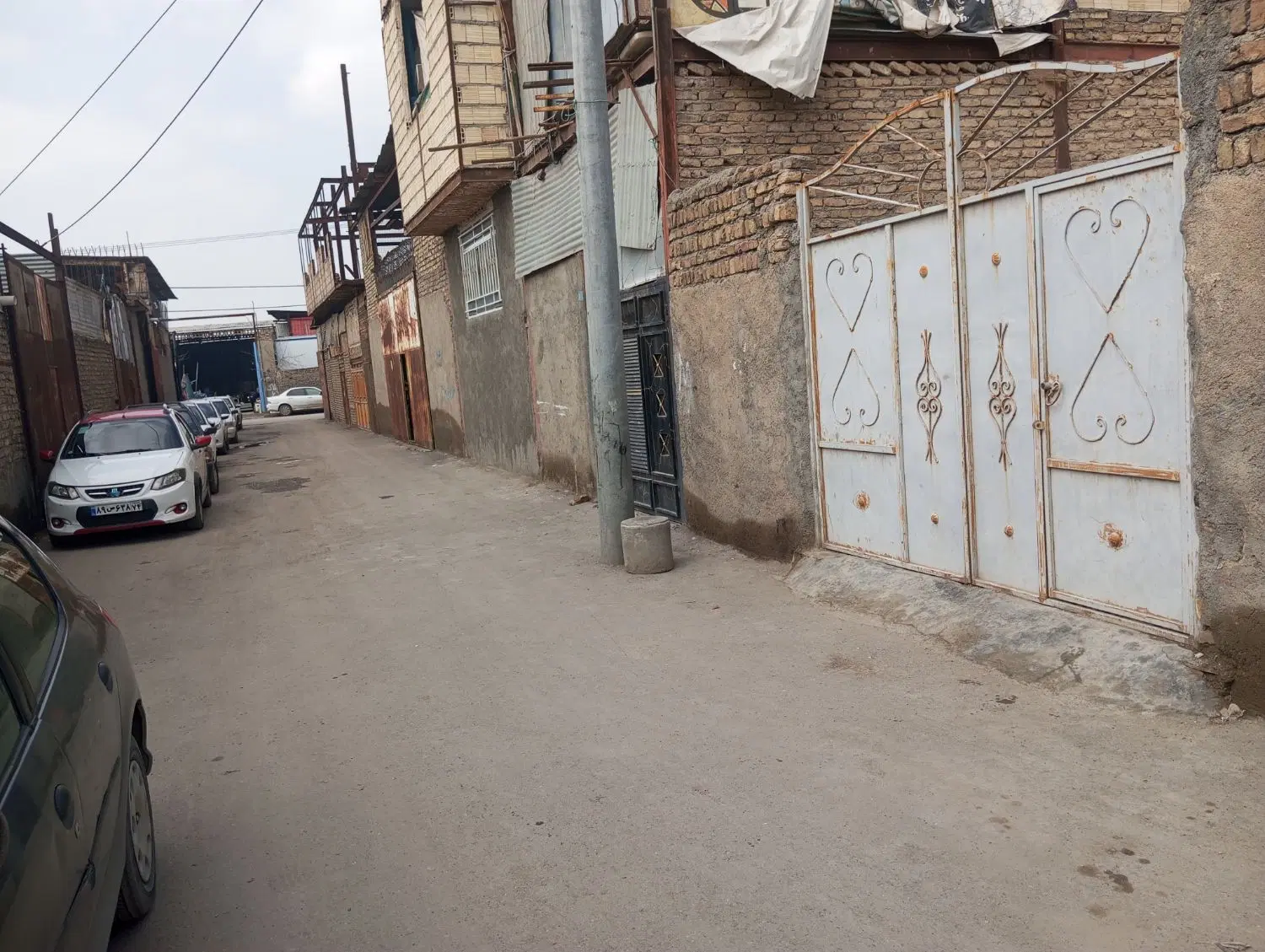 ۸۲ متر زمین دور دیوار با ۷ متر حاشیه