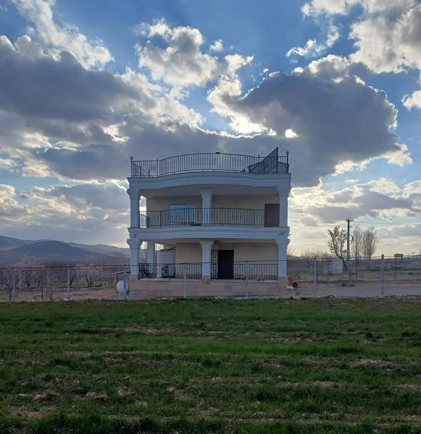 باغ ویلا ۲ هزارمتری