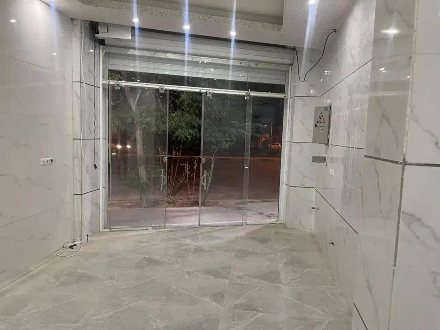 مغازه بر خیابان