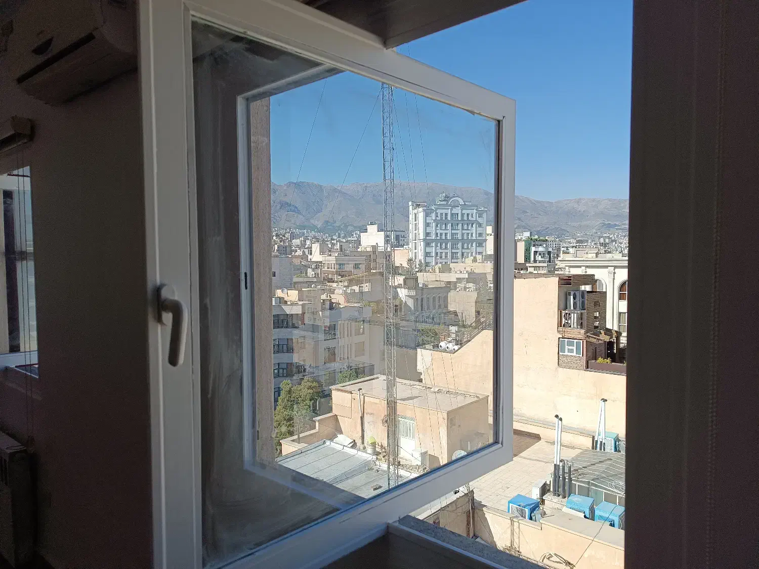 بر شریعتی موقعیت اداری