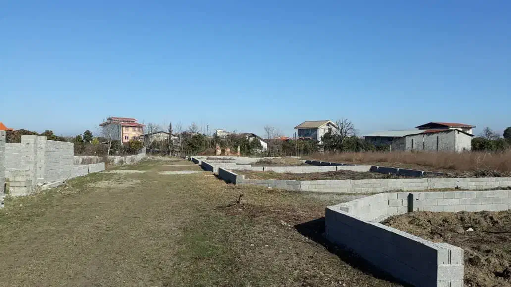 ۳۰۰متر زمین دارای پروانه ساخت