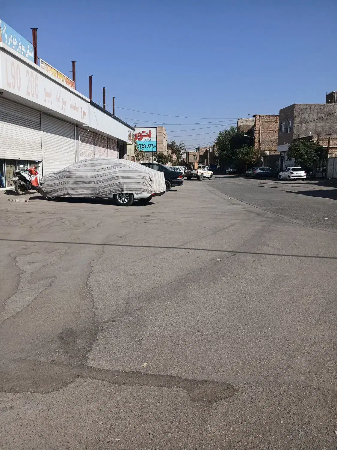 مغازه رسالت شرقی قطعه دوم از حاشیه