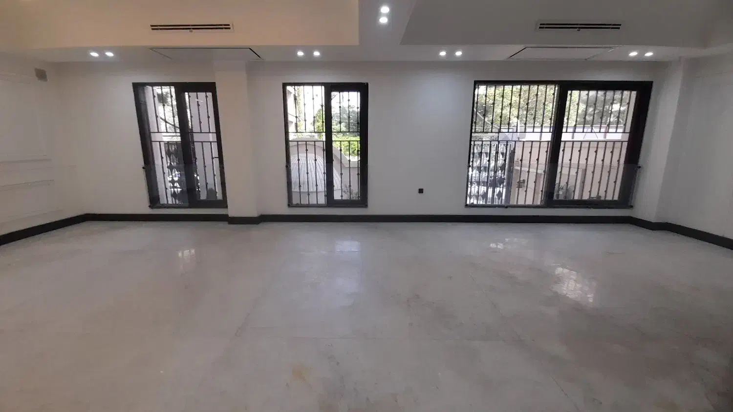 حاشیه نسترن ملک اباد