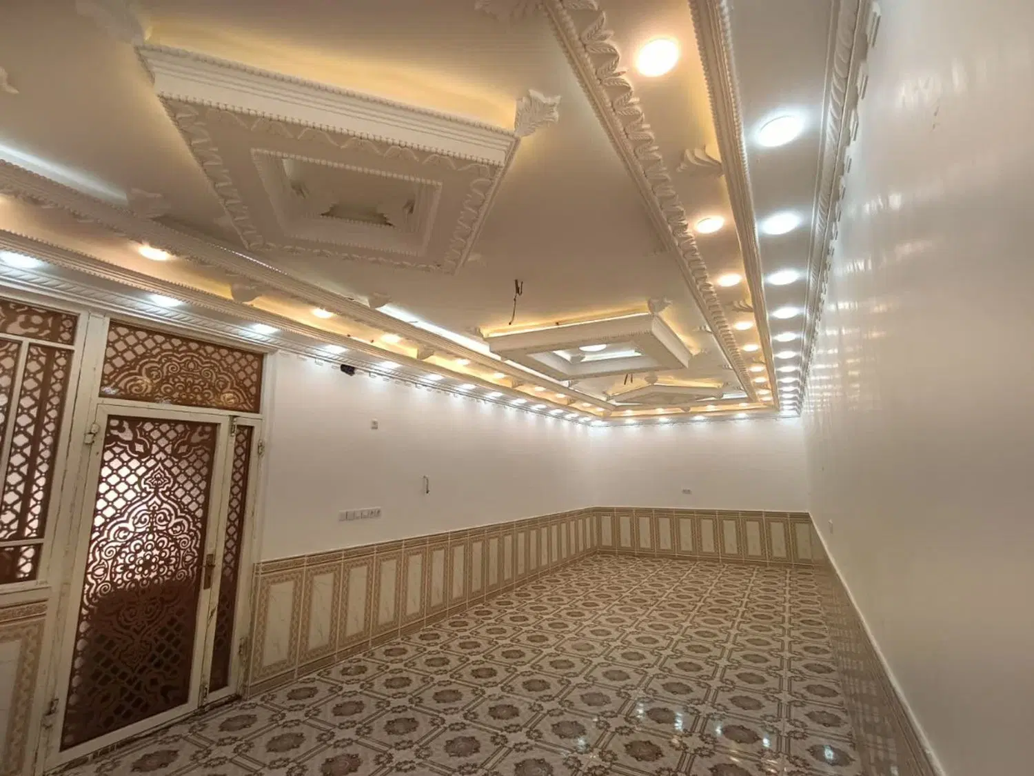 فروش یک باب منزل مسکونی