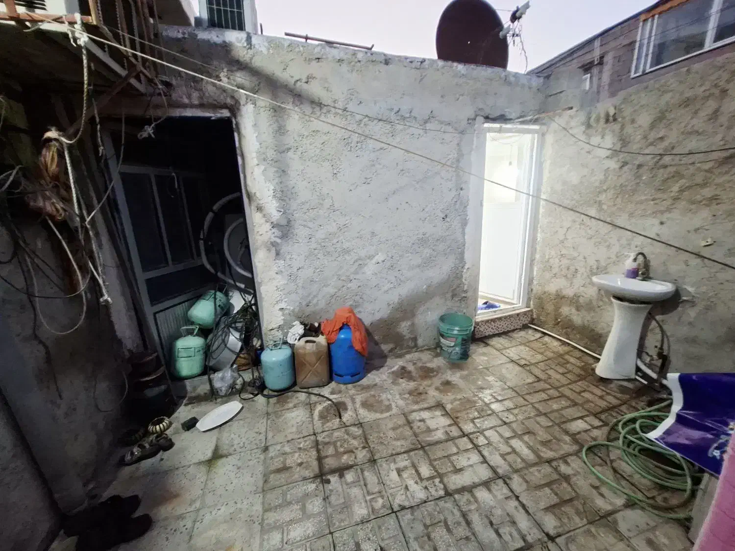 فروش منزل مسکونی تنگک