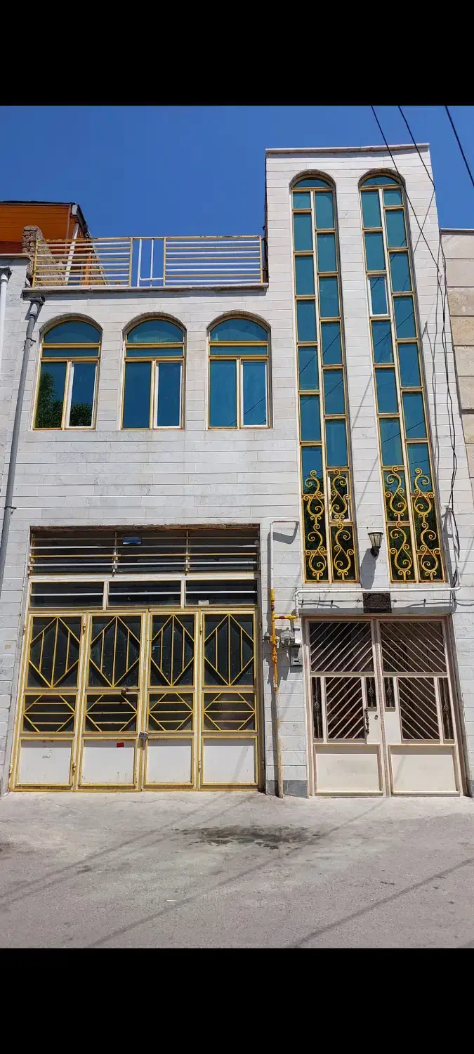 خانه ۱۰۰ متری