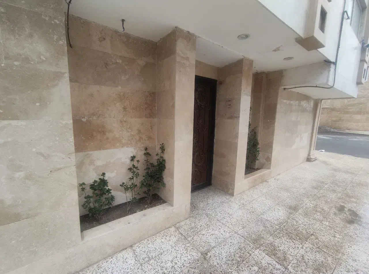 ۱۰۰ متر دوخوابه آفتاب گیر حاشیه