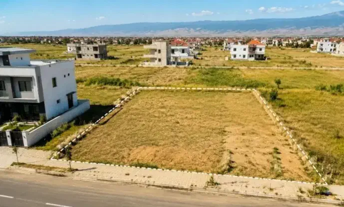 قطعه زمین 200 متری ، چهار باغ ، با مجوز ساخت