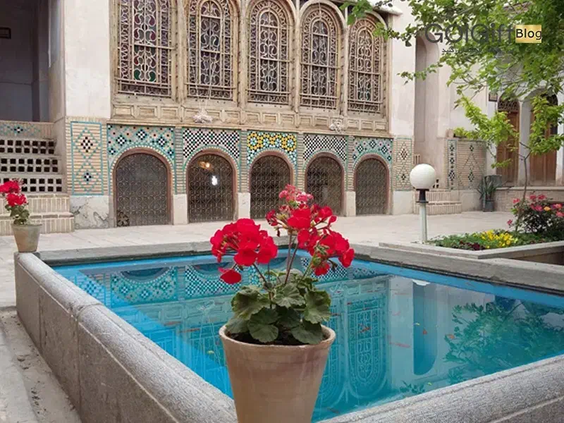 حیاط کلنگی در حصیر چیلر