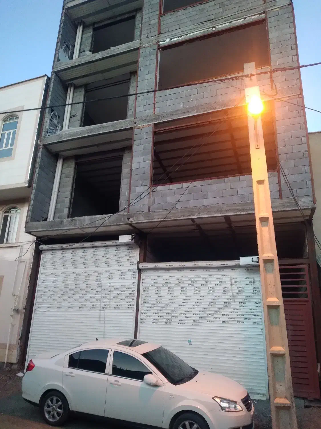 خانه ۱۳۰ متری نیمه کاره حسن آباد