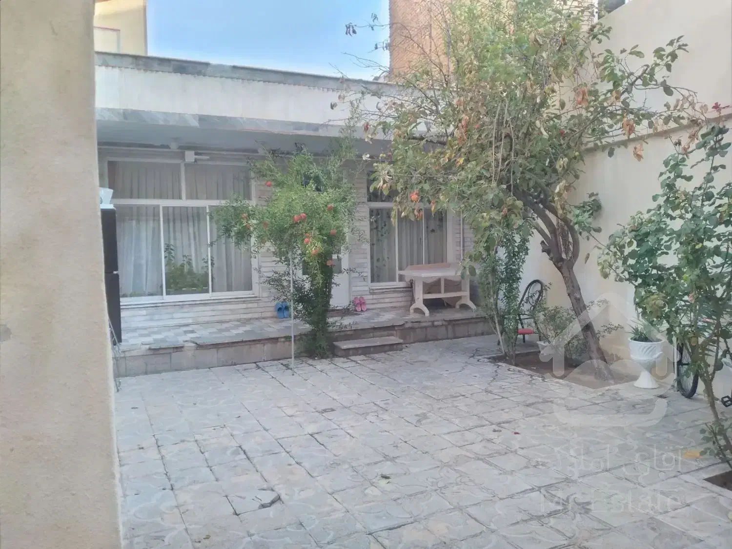 ویلایی ۱۹۷ متری دوکله بر نسترن غربی(تهاتر با واحد)