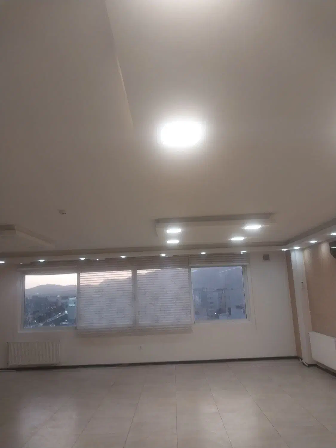 اپارتمان سه خوابه ۲۰۰ متری اداری