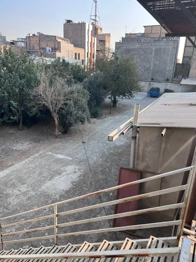 فروش زمین ۲۲۰۰ متری با ۱۰۰۰ متر سوله و واحد اداری