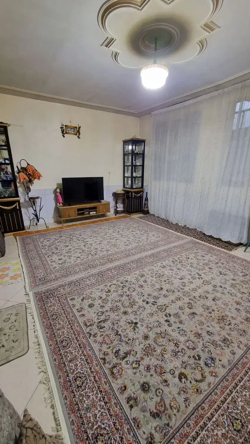 رهن و اجاره خانه حیاط دار ویلایی تمیز پیشاهنگی