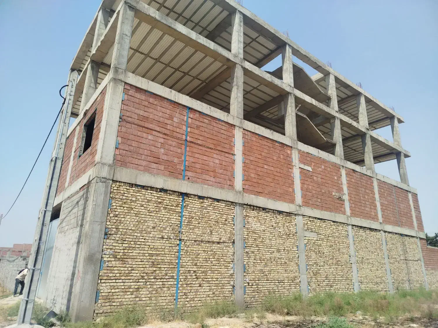 ساختمان ۶واحده نیمه کاره