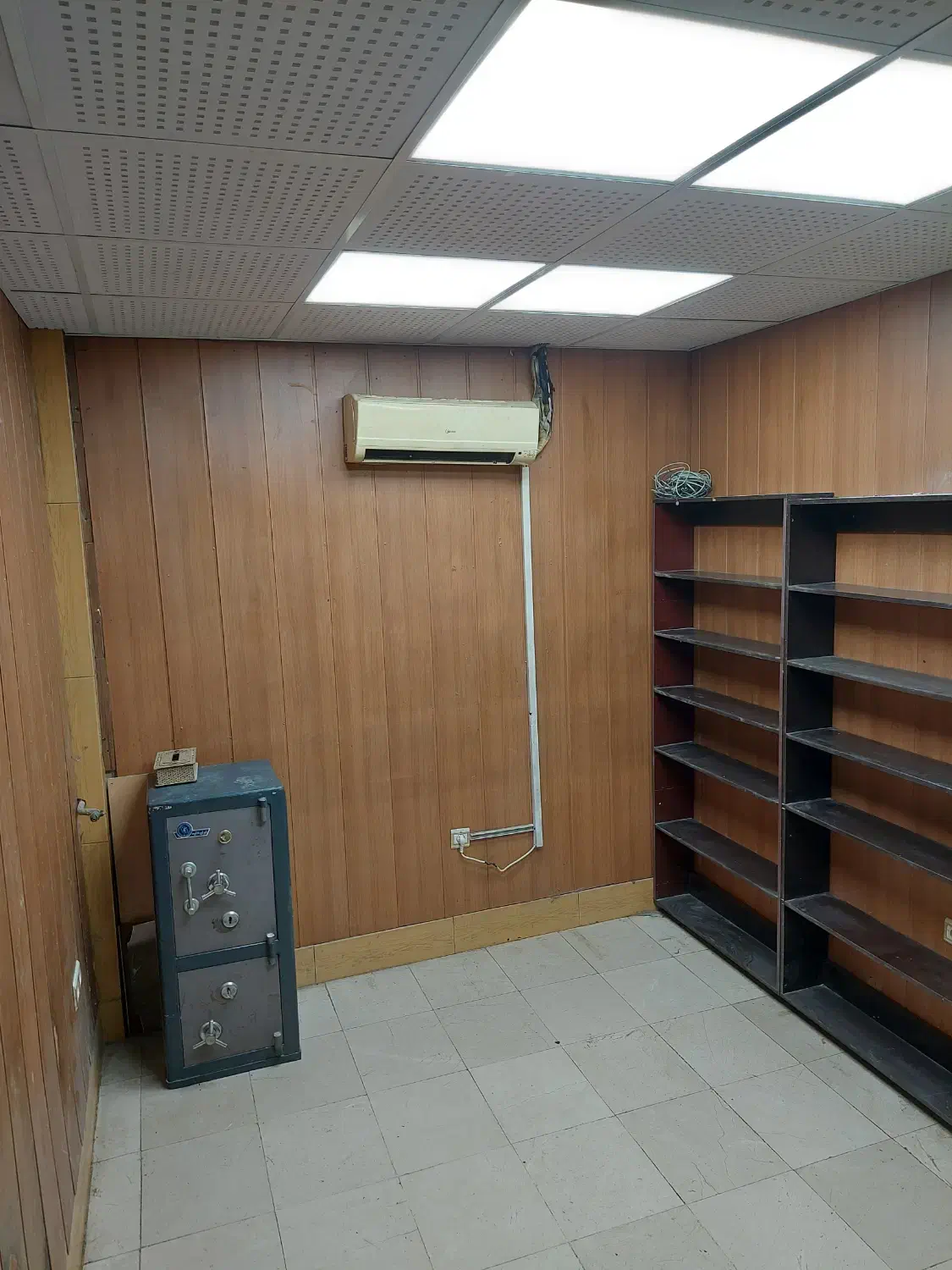 اجاره ۱۱ متر مغازه داخل پاساژ _ خیابان ولیعصر