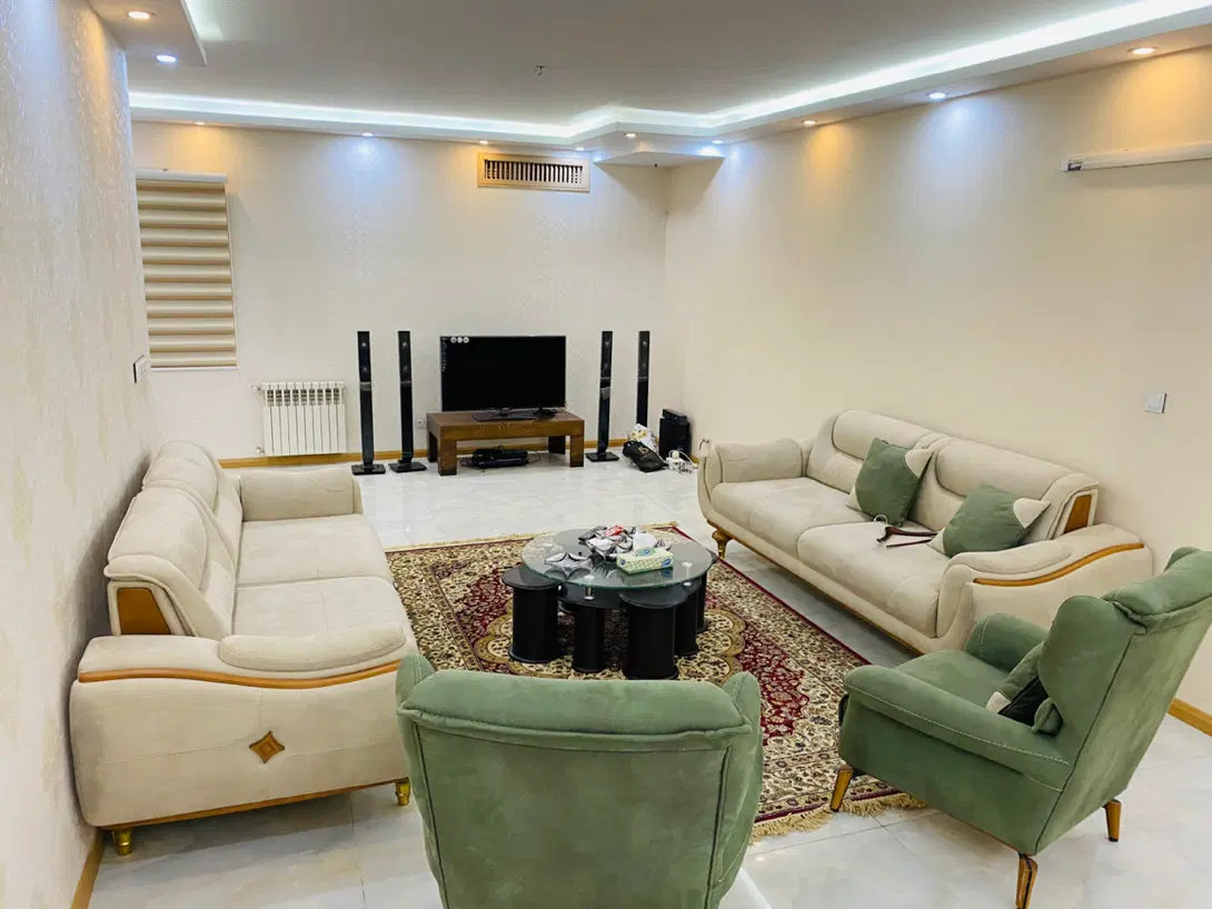 نیازمند همخانه خانم