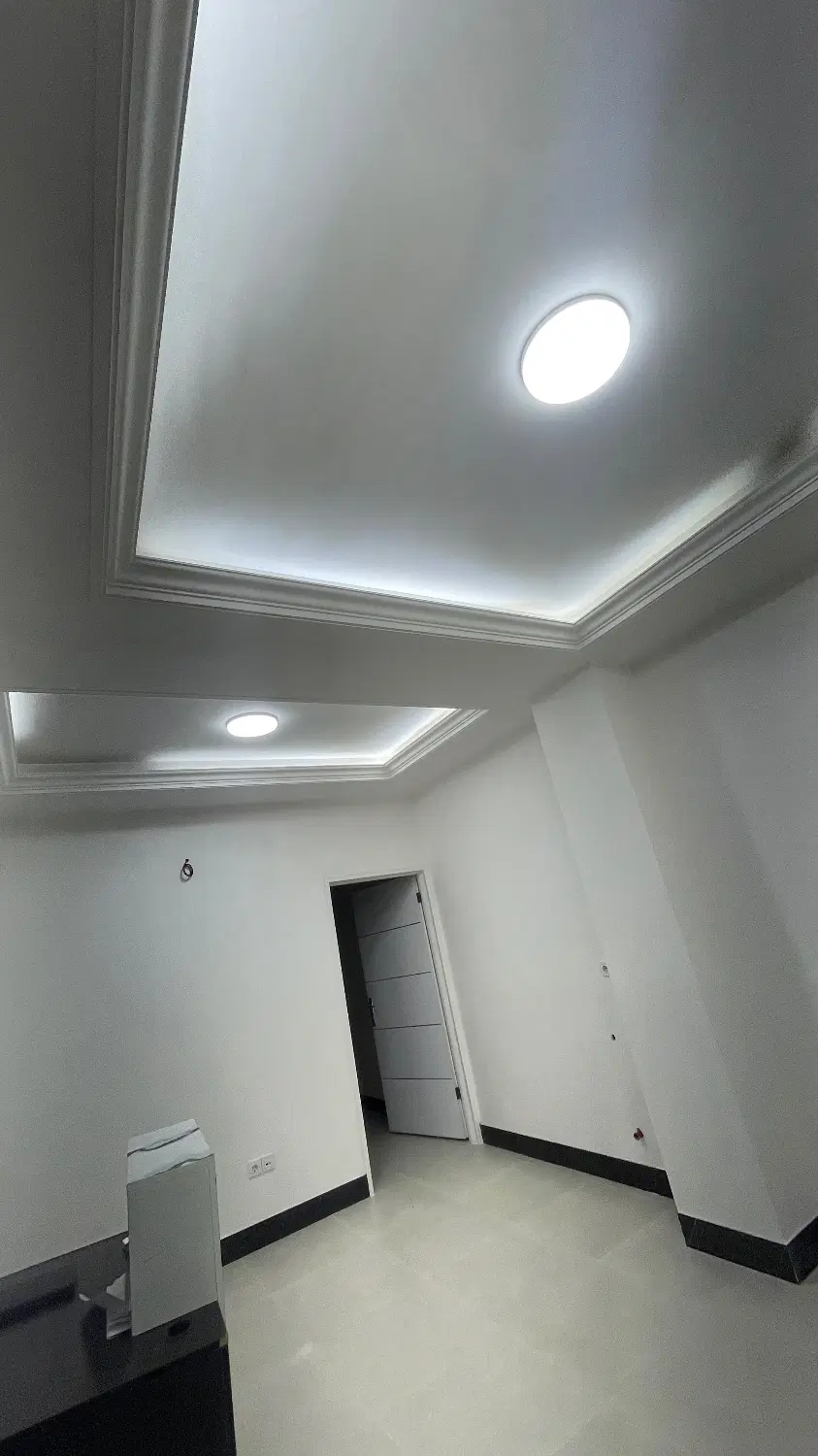 رهن و اجاره مغازه ۲۰ متری و منزل مسکونی در مبارزان