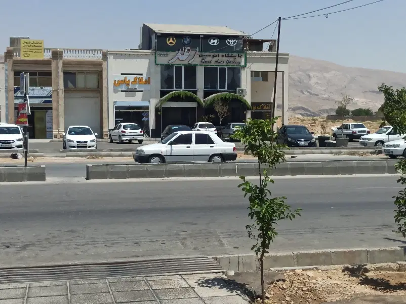 تجاری بر بلوار صادقیه