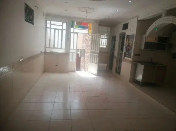 فروش ۹۰متری سه طبقه فلکه اول آزادشهر