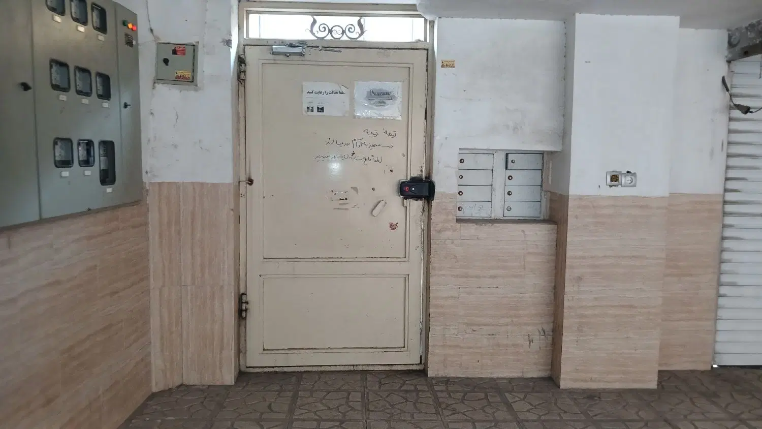پارکینگ مسقف وامن _مناسب پارک خودرو