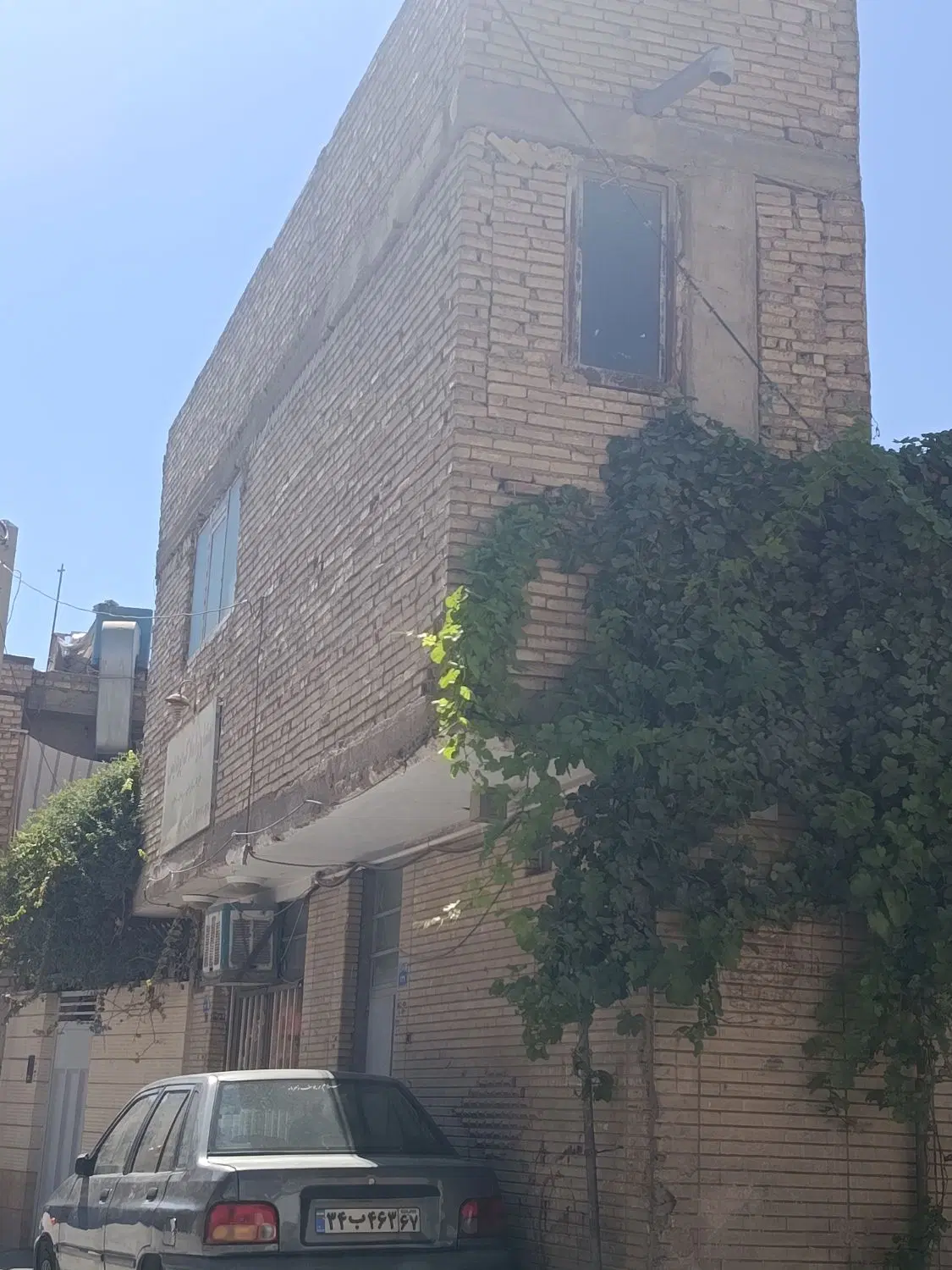 تجاری و یک سوئیت مسکونی