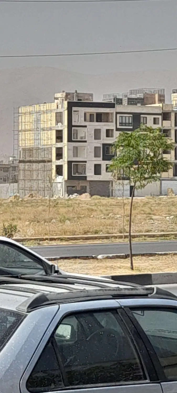 زمین ۳۲۰ متری بر خیابان سه نبش