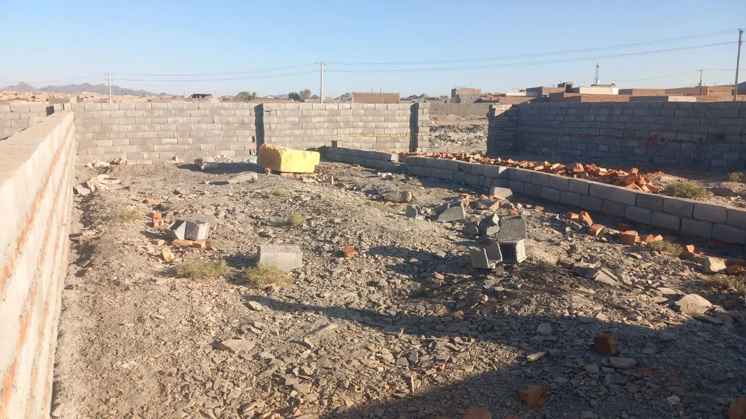 چهاردیواری همت اباد