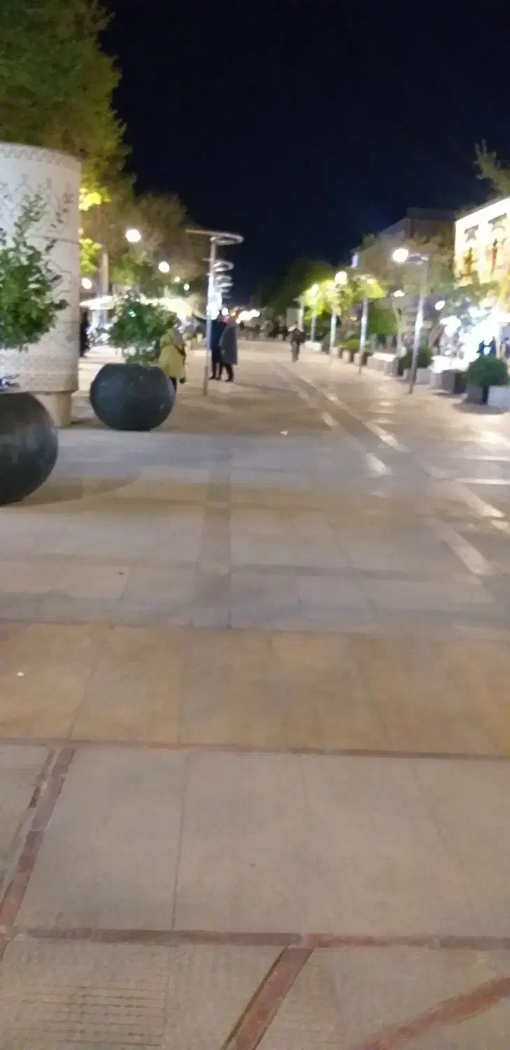 مغازه دوبر قلب شهر هفتادودو متری پاخور عالی