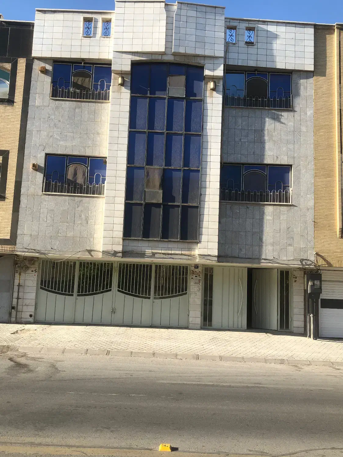 سه طبقه جنوبی. کوی ولیعصر براستادمهریاررپلاک ۱۷۹