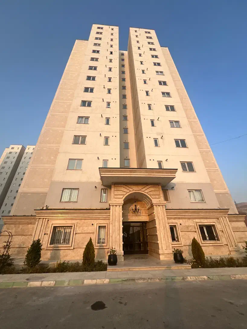 فاز۱۱پردیس ۸۷متر زون۲ بلوک ساکندار مالک هستم