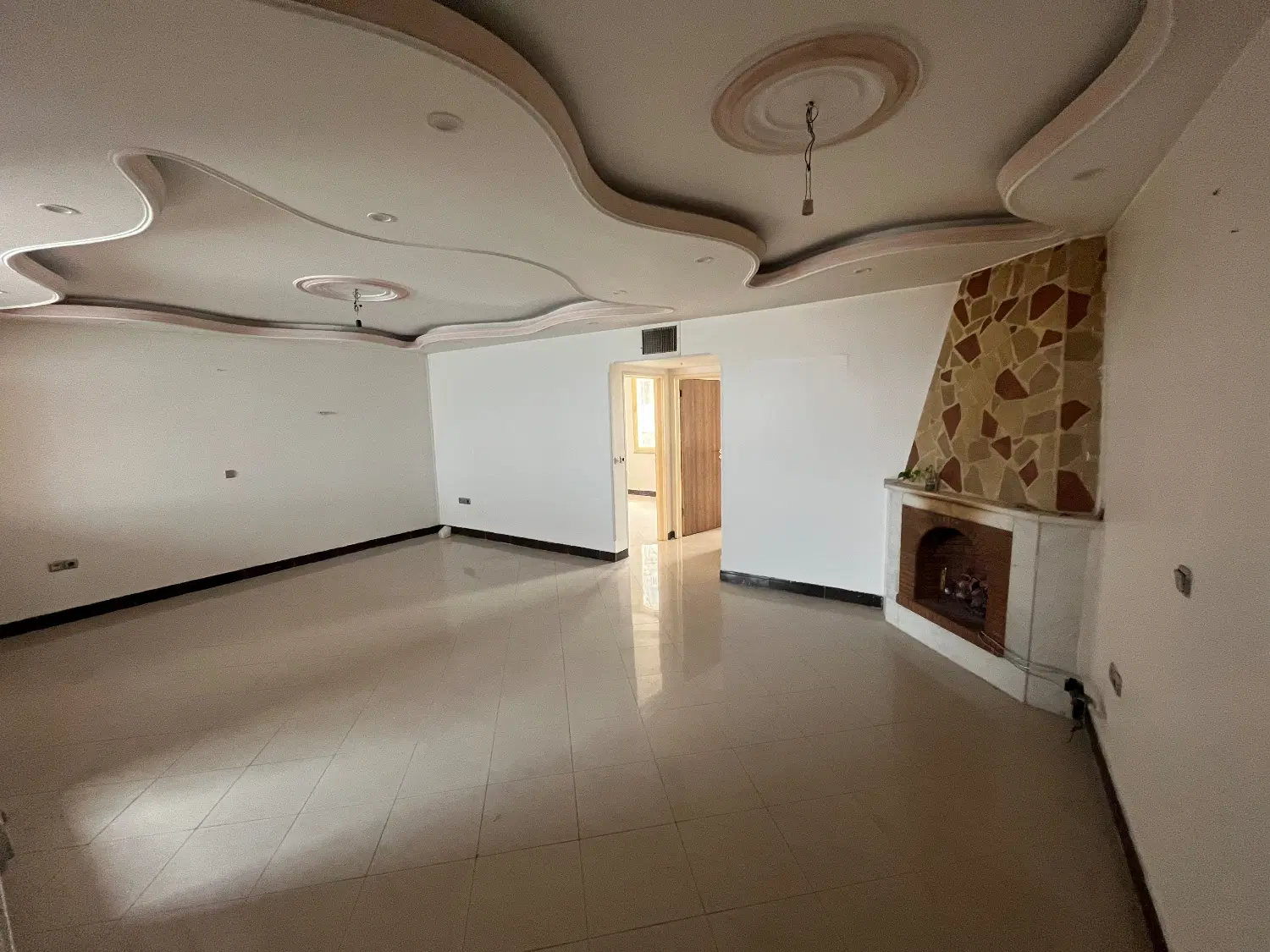 اجاره ۱۰۲ متری اردلان پارکینگ اسانسور انباری