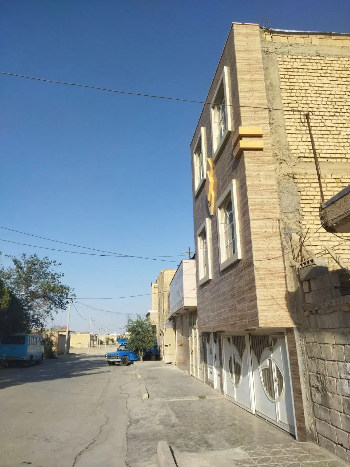 منزل دوطبقه آزادگان فاز 2 بر خیابان اصلی