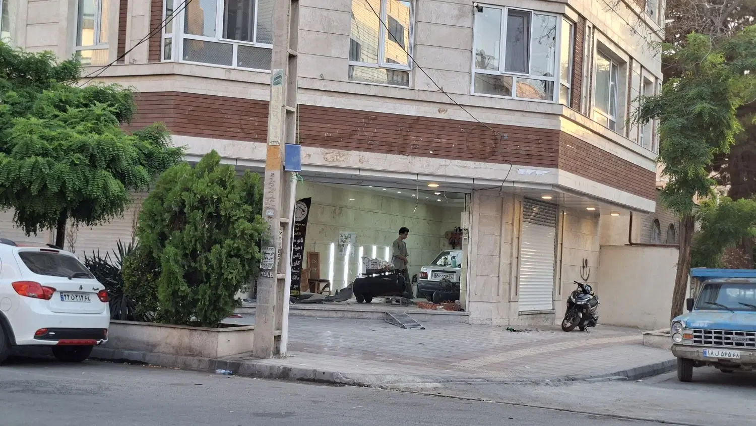 مغازه ۵۰ متری