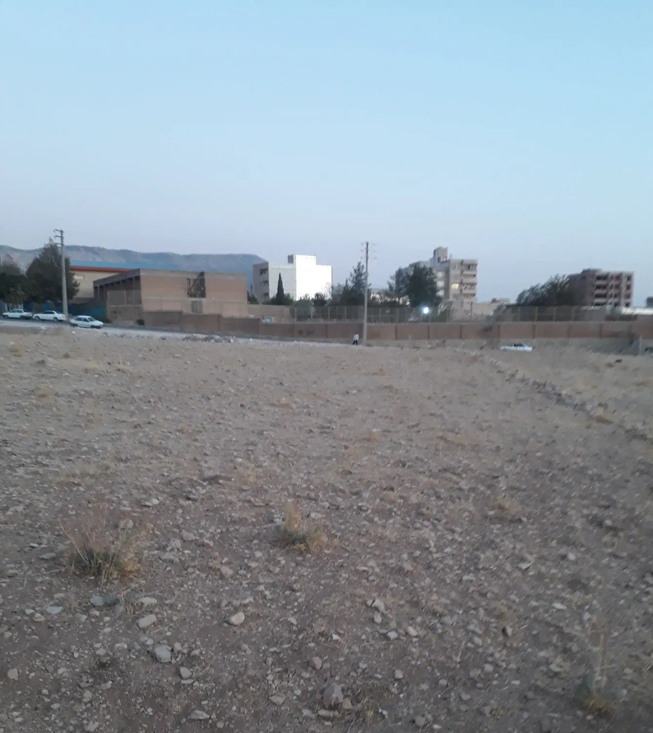 ۱۴۰ متر زمین پشت کمر بندی هانیوان
