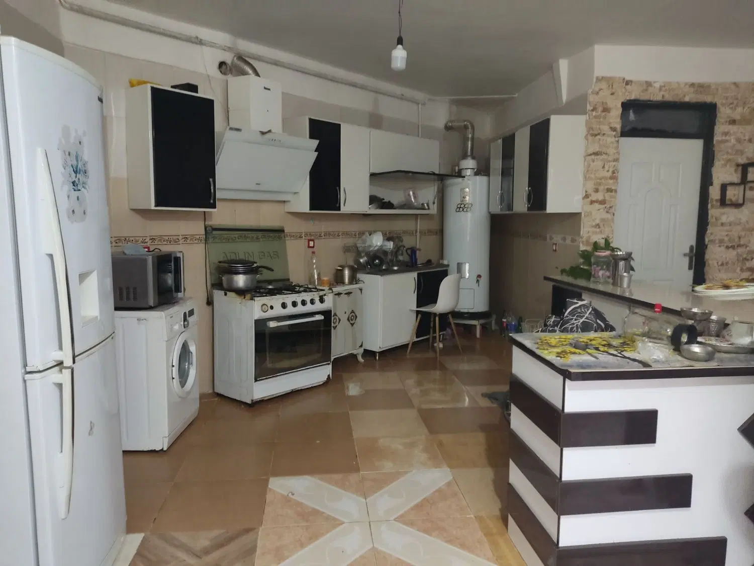 خونه در قلعه سنگی سفید کوه ۶