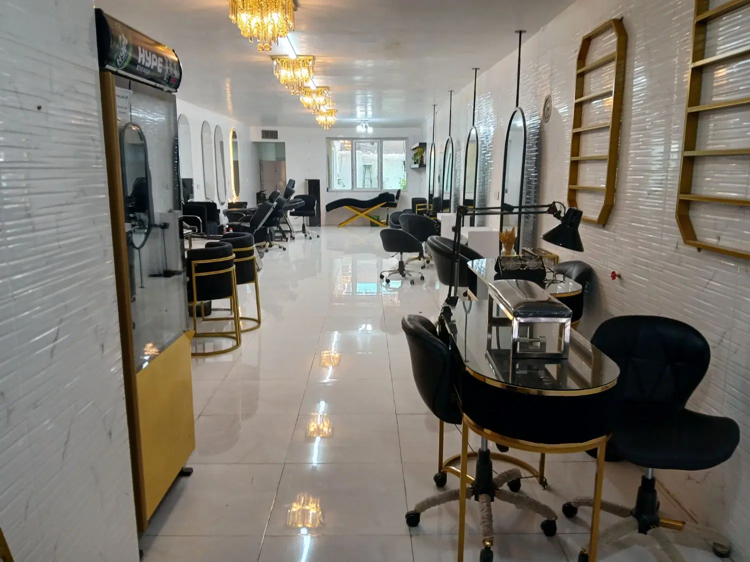مغازه ۱۲۵ متری طبقه همکف ح طالبی رهن فوری