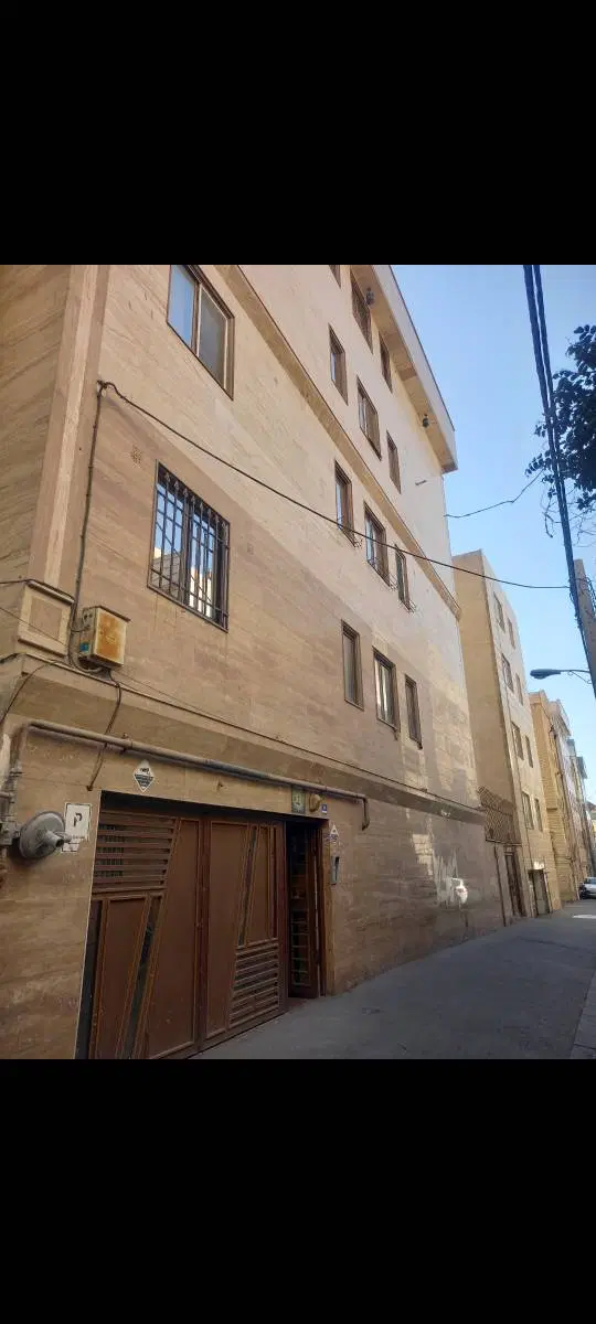 ملک کلنگی ۳ طبقه قابل سکونت و مناسب ساخت