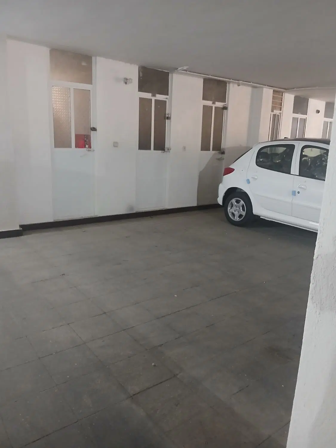 پارکینگ مسقف با ریموت