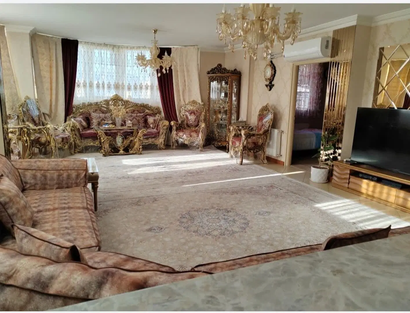 آپارتمان ۱۳۲متری طبقه چهارم خیابان همدانیان