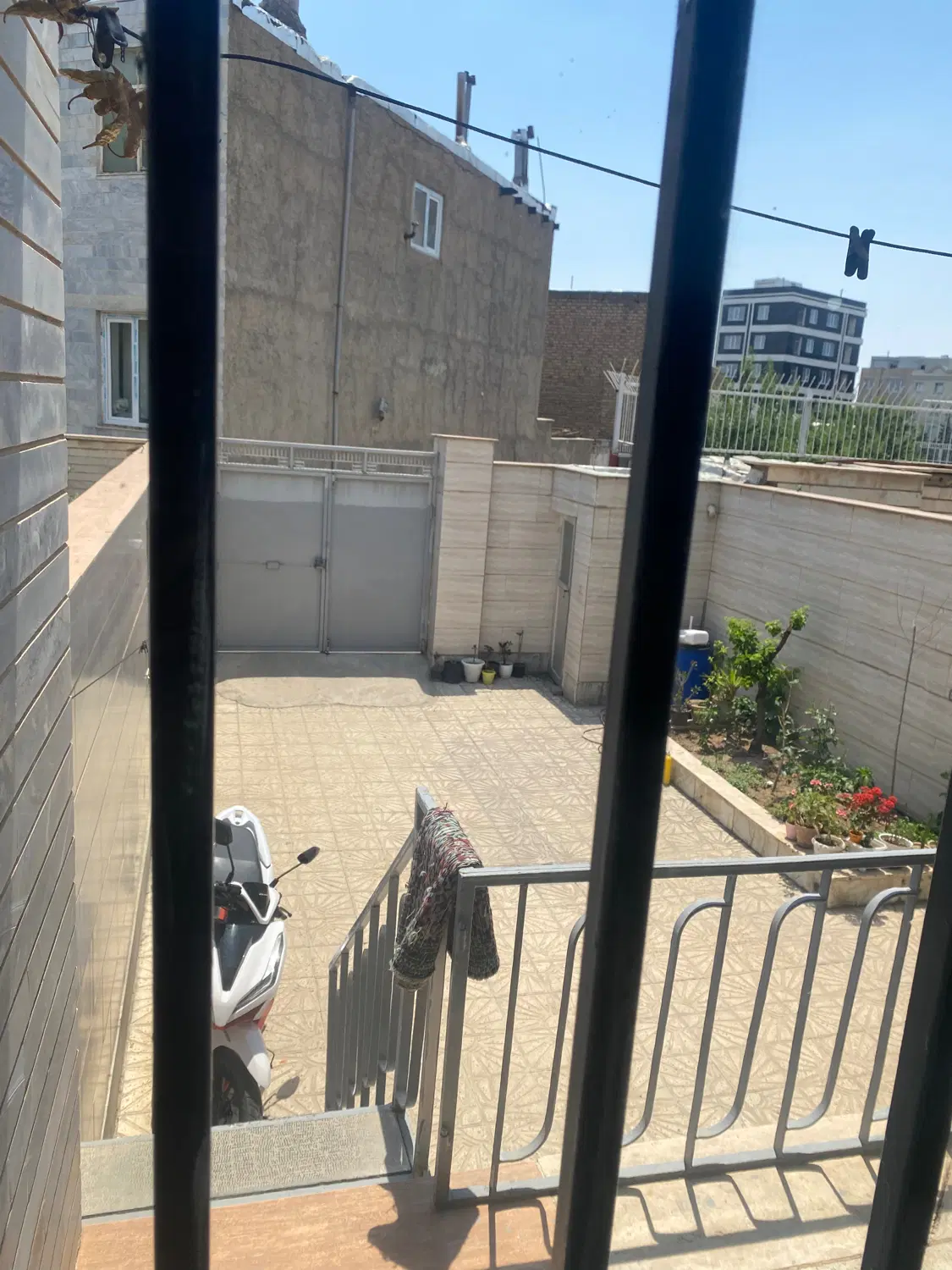 فروش خانه کلنگی سه طبقه (دوکله )در غیاث اباد