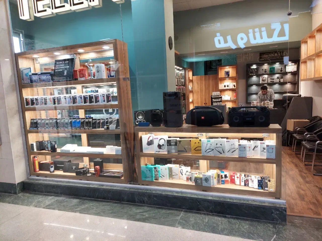 مغازه تجاری در بزرگترین مجتمع موبایل شرق کشور