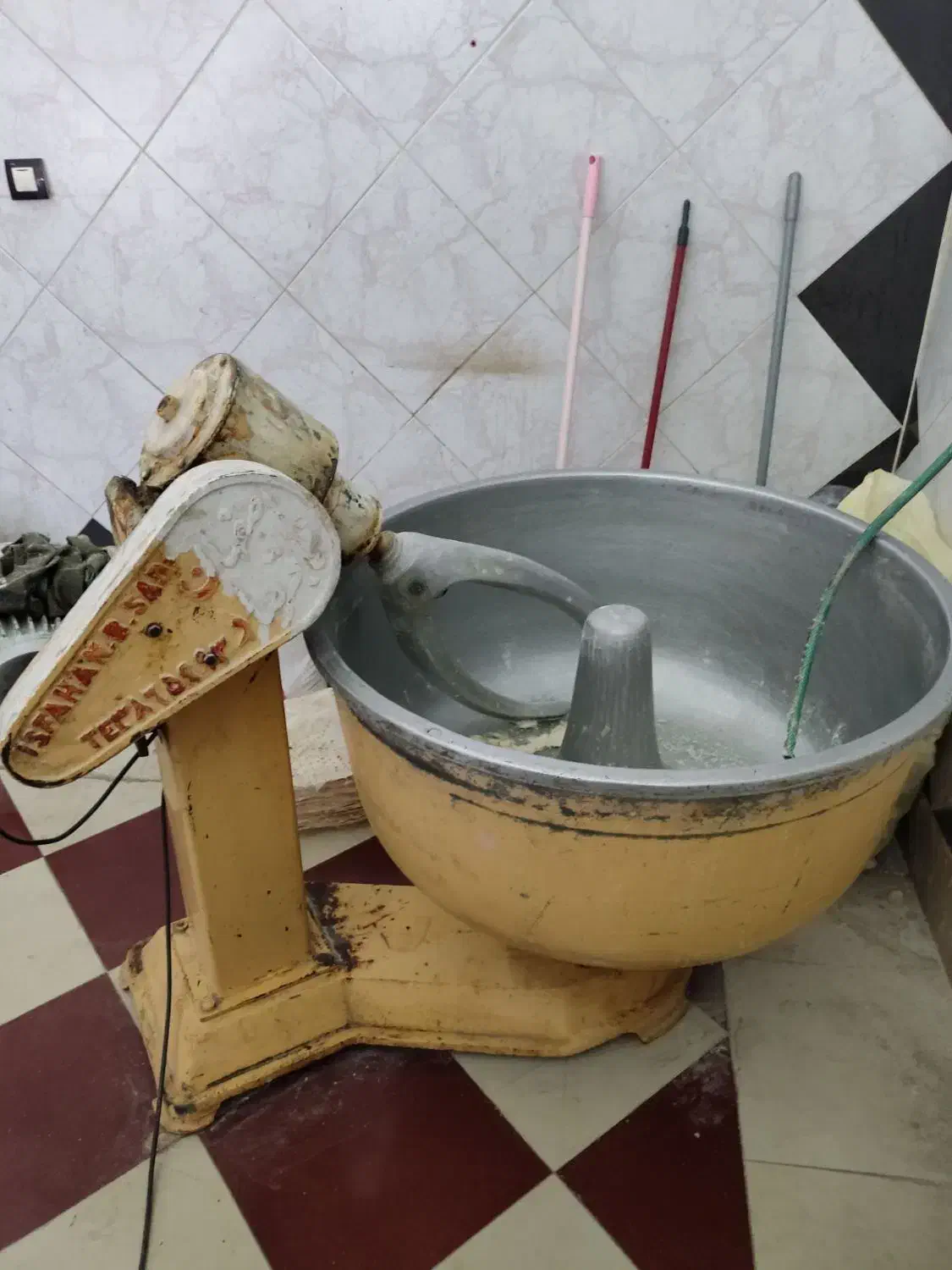 اجاره مغازه نانوایی با تمام امکانات و وسیله ها