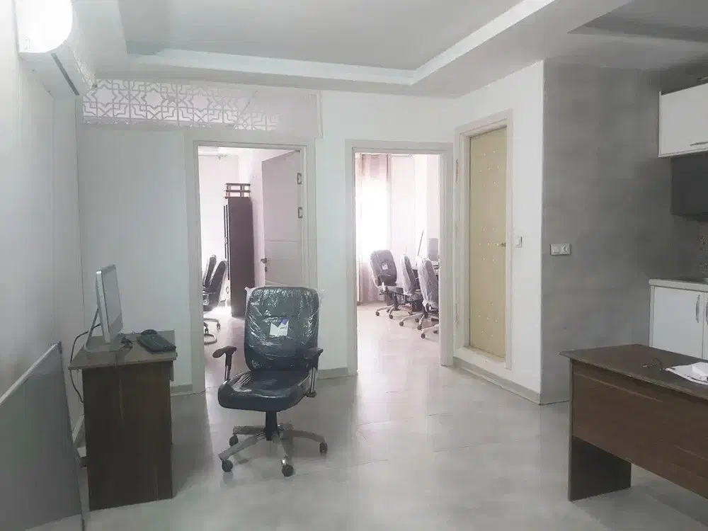 دفتر اداری شیک و لوکس با امکانات کامل