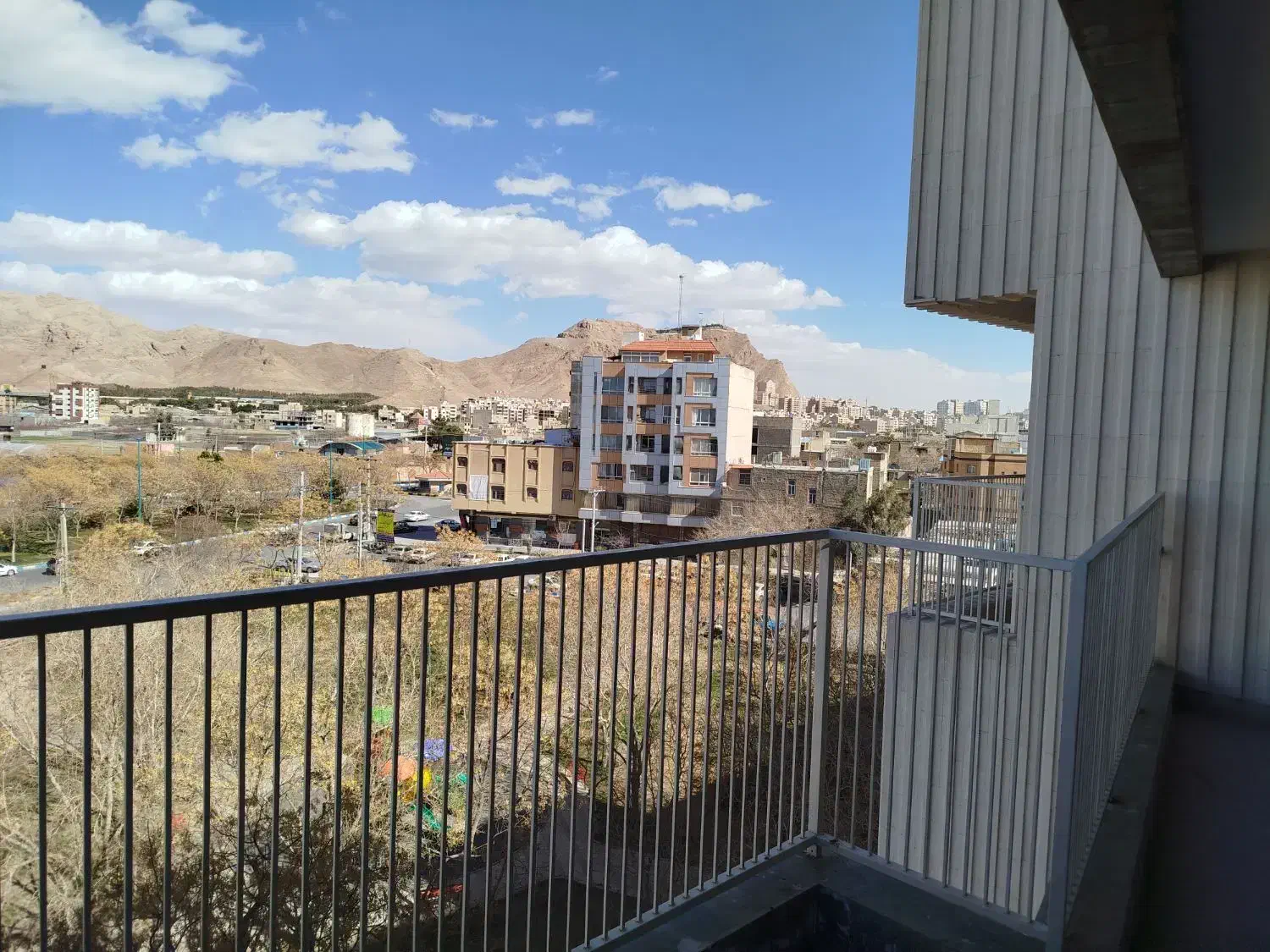 آپارتمان نوساز 170متری سه خواب