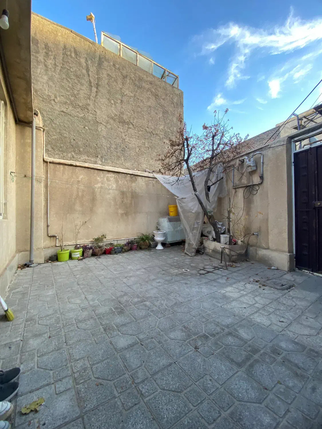 105 متری_ ویلایی_ غرق نور_حیاط اختصاصی
