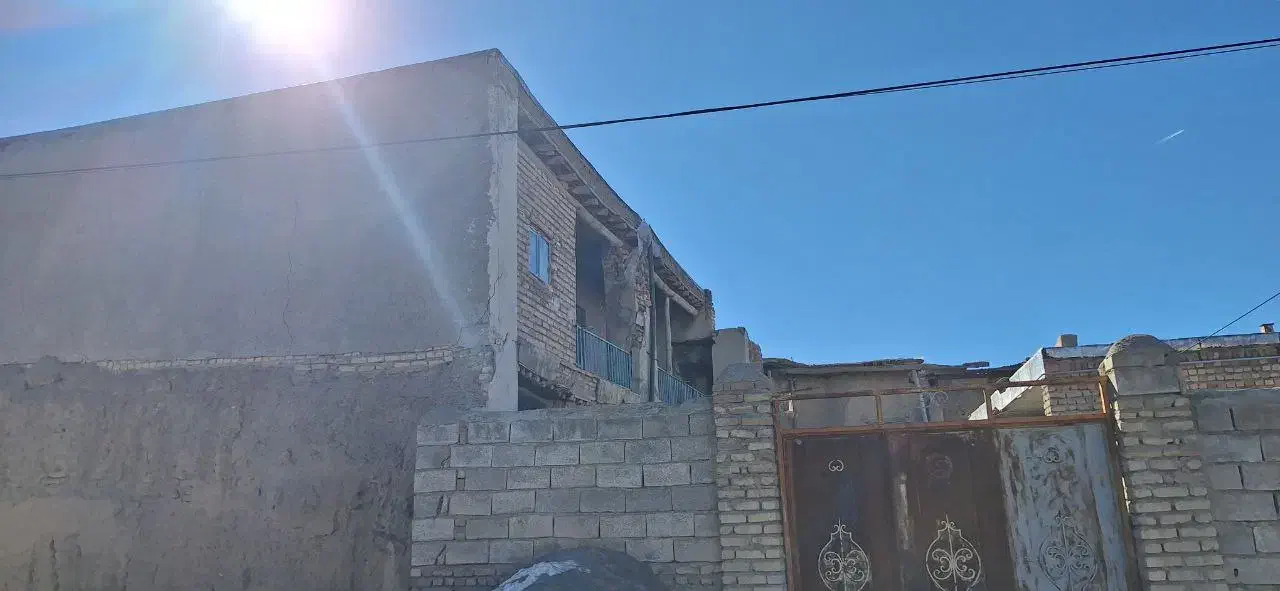 خانه در روستای اشوراباد ب فروش میرسد
