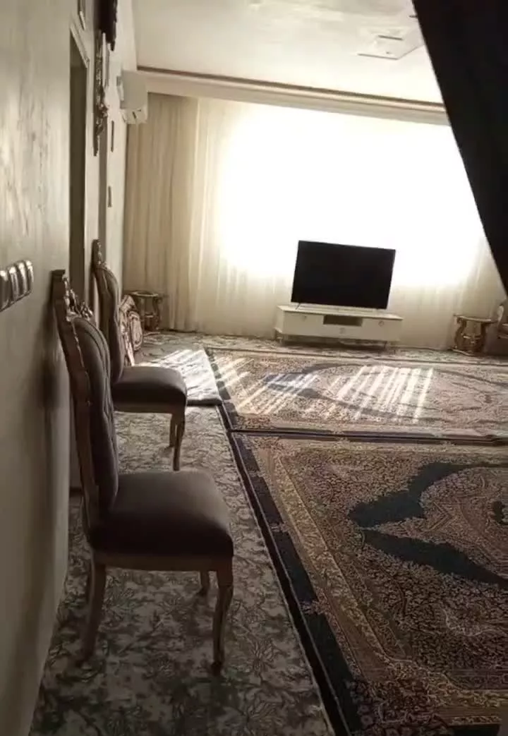 آپارتمان ۱۰۰ متری حاشیه خیابان ۲۰ متری