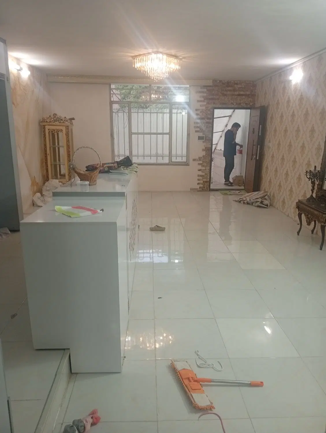 آپارتمان طبقه اول راه جدا با پارکینگ