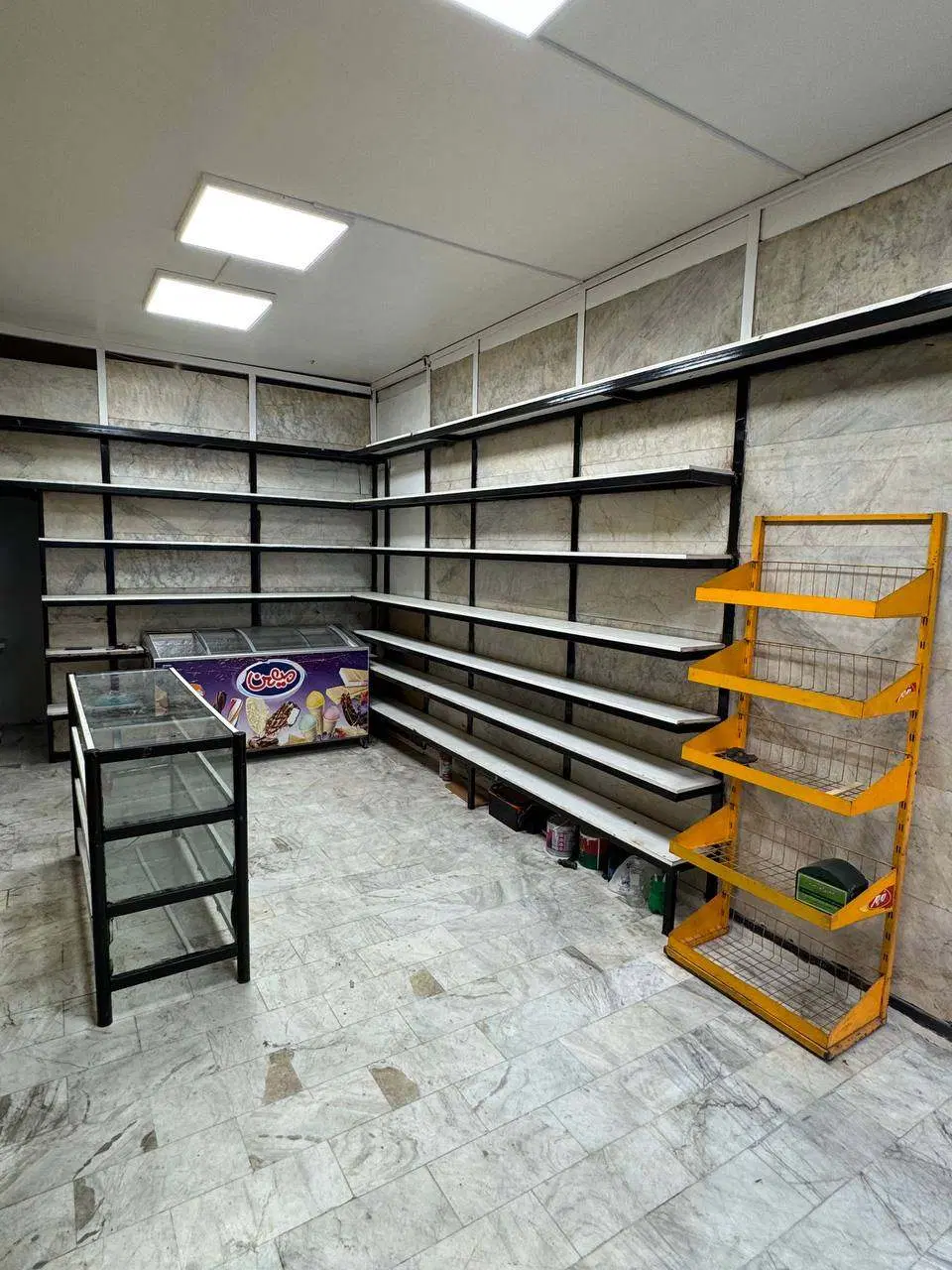 اجاره مغازه سوپر مارکت 30 متری در لویزان